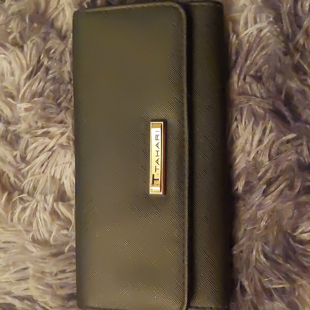 T TAHARI BLACK TRIFOLD WALLET